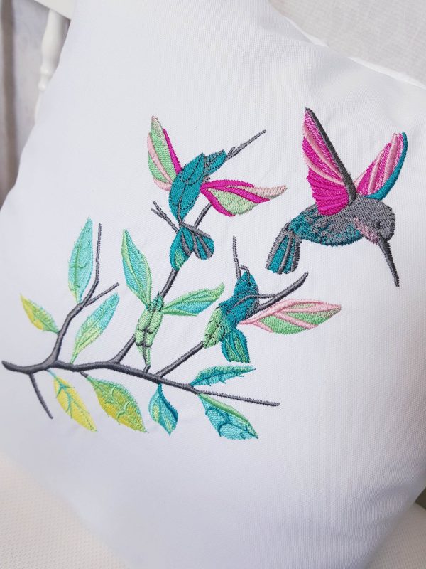 Koliber biała poduszka dekoracyjna z haftem